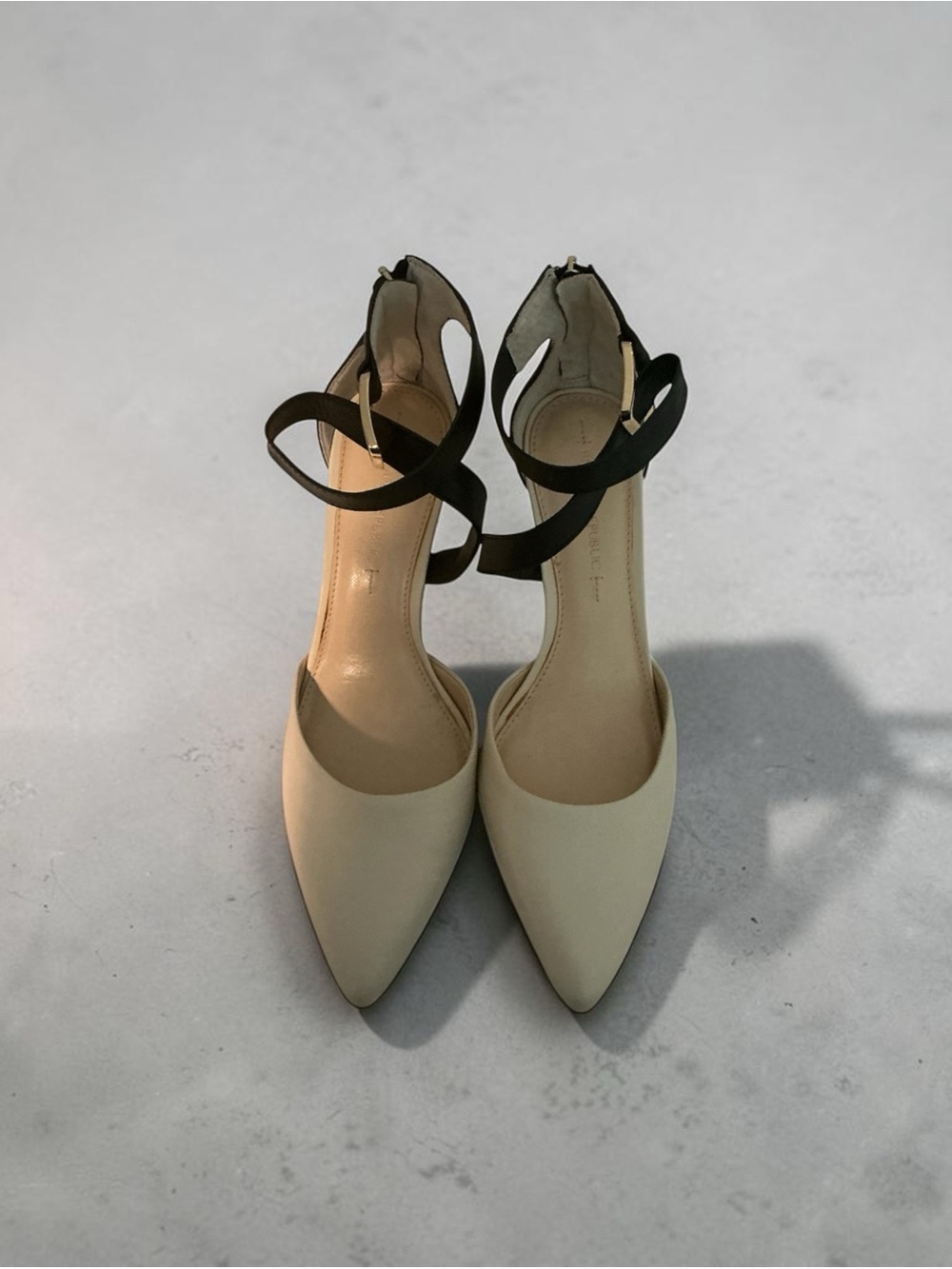 Banana Republic Jovana Cream Black Pointed Toe Heels Size 8